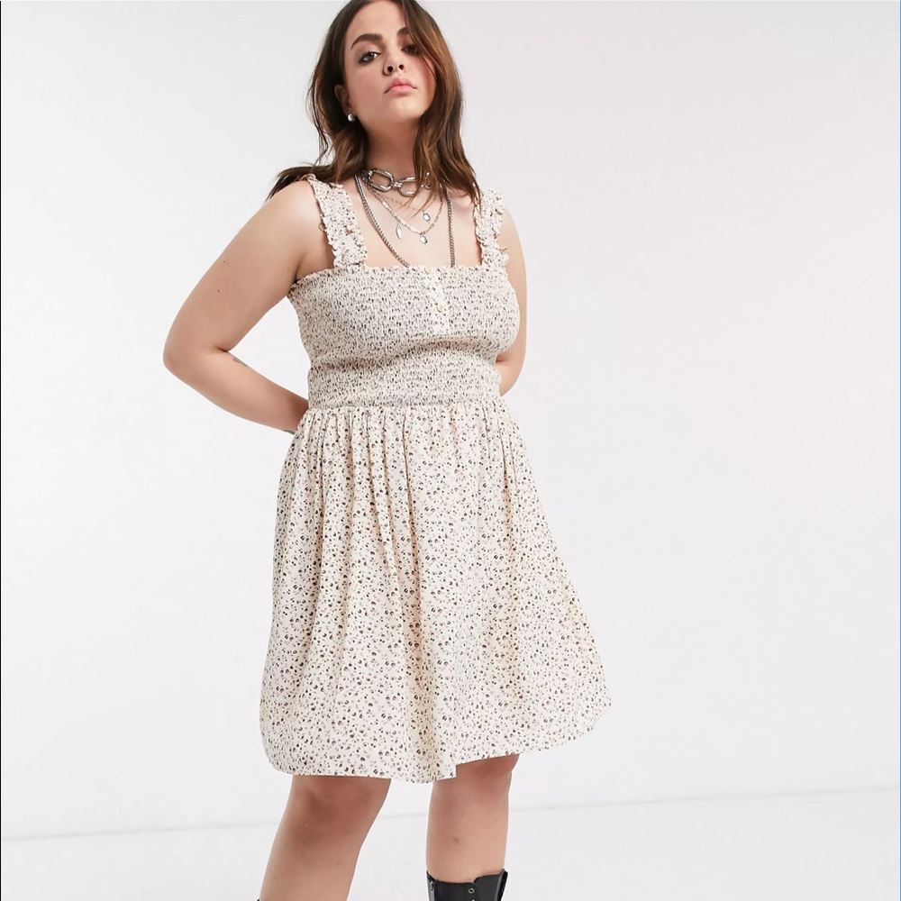 Only Curve skater dress with shirred detail in cream floral